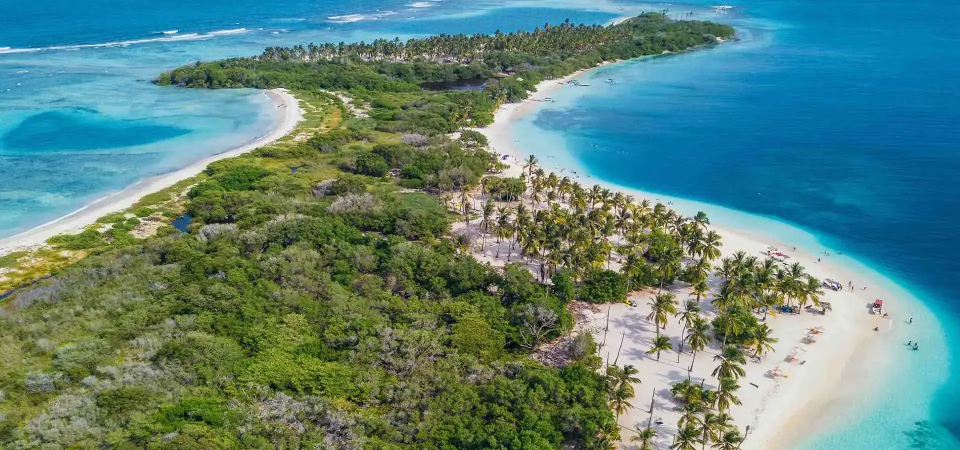 Vista aérea de una isla del Caribe venezolano